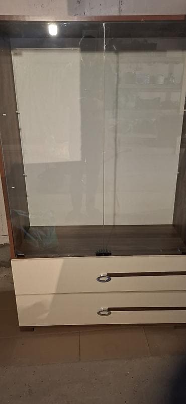 Dolab Satılır İdeal Vəziyyətdədir heç bir problemi yoxdur 🔹 İç hissəsi