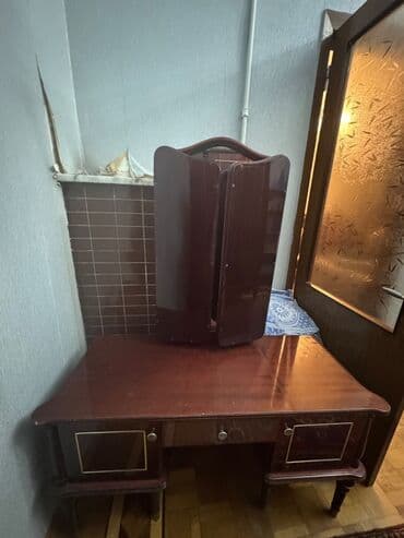 Столы и стулья: Трюмо — 1