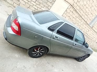 vaz mator: LADA Priora sedan, boz rəng. Xüsusiyyətlər və təchizat: - Kuzov: 4 — 3