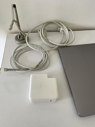 kabel şunur: MacBook Pro 16" i9, 16 GB RAM, 1 TB - Ekran: 16 düym Retina, 3072 × — 1