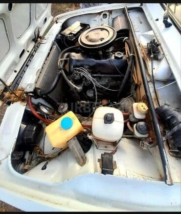 ваза богемия: VAZ 2107 sedan – klassik ağ rəngdə, 4 qapılı, arxa ötürücülü. Xarici — 6