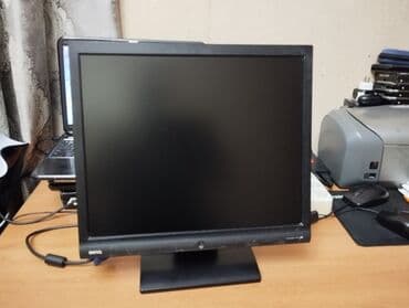 BenQ G700A LCD monitor Model: G700A 17-düym ekrandır. Normal İşləyir