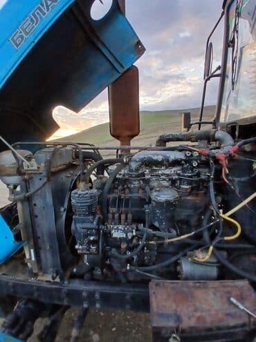 bal süzen: Belarus MTZ traktoru892 - Rəng: mavi, kabinalı - Tam ötürücülü (ön və — 4