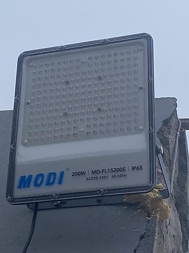 reklam işıqları: MODI LED proyektoru – güclü və etibarlı açıq məkan işıqlandırması — 1