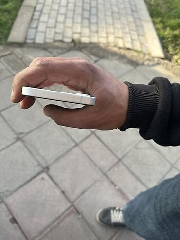 telefon ucuz ikinci el: IPhone 16e, 128 GB, Ağ, Face ID, Sənədlərlə — 8