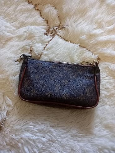 frida aksesuar: Sumka yenidi aldim istifade etmedim kiçik ölçudedi cibi yoxdu unvan — 2