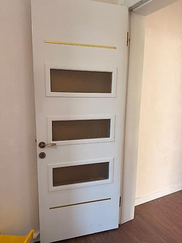 Ağ rəngli daxili otaq qapısı 5 qapi + plintuslar - Dizayn: Minimalist