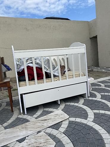 Uşaq beşiyi – “Ali Bebe” modeli - Rəng: ağ, ön paneldə ayıcık dekoru