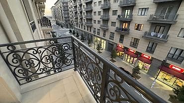 Mənzillər: İcarəyə verilir 3 otaqlı yeni tikili 113 m², Ağ şəhər q. Kateqoriya — 8