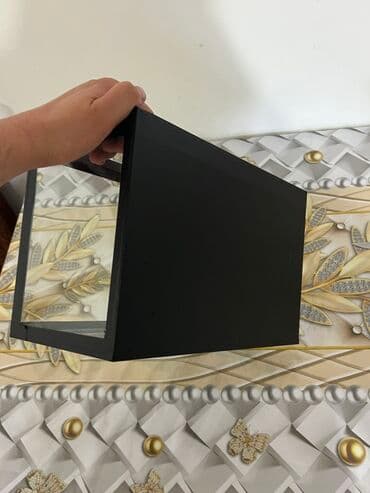 akvarium gəncə: 10 litrlik akvarium. Çərçivə qıraqları profil deyil vinildir. Arxası — 5