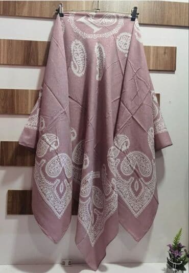 женские красные шарфы: Kəlağayılar. Bu kəlağayıların içi boş K hərfi ilə yazılıdı. Materialı — 9