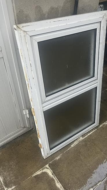 qozlu ag gilas murebbesi: Ağ PVC pəncərə çərçivəsi, iki bölməli dizayn. - Material: PVC/profil — 4