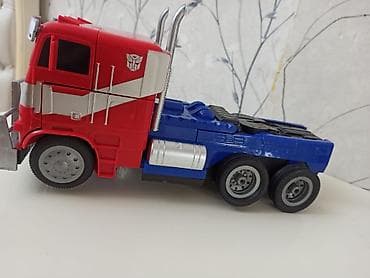 tulku yumşaq oyuncaqlar: Transformers – Optimus Prime çevrilən yük maşını oyuncağı - Model — 1