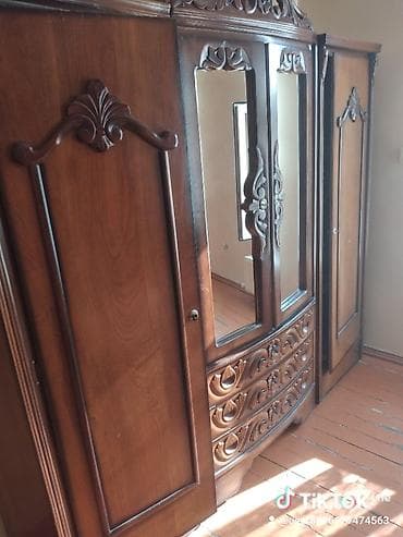 iwlenmiw dolablar: Taxtadan hazırlanmış oyma detallarla bəzədilmiş bu şkaf həm estetik — 4