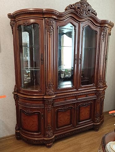 venera heykeli: Klassik üslubda vitrin-bufet - Material: təbii ağacdan hazırlanmış — 1