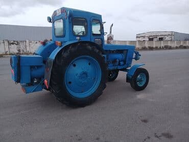 kon traktor: Mavi rəngli təkərli traktor Texniki xüsusiyyətlər: - Ön təkərli (2WD) — 1