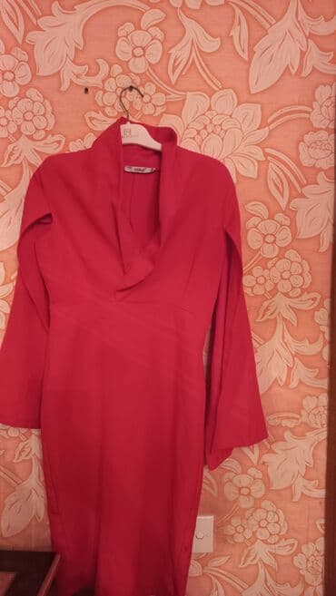 Qadın geyim dəsti – 4 fərqli model 1) Qırmızı paltar (etikə brendi) -