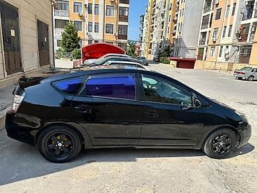 toyota sienta: Toyota Prius (2-ci nəsil) – tam hibrid liftbek. Xüsusiyyətlər: - — 7