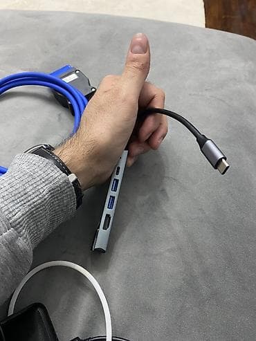 USB-C çoxportlu hub/adaptor Xüsusiyyətlər: - USB-C qoşulma (noutbuk