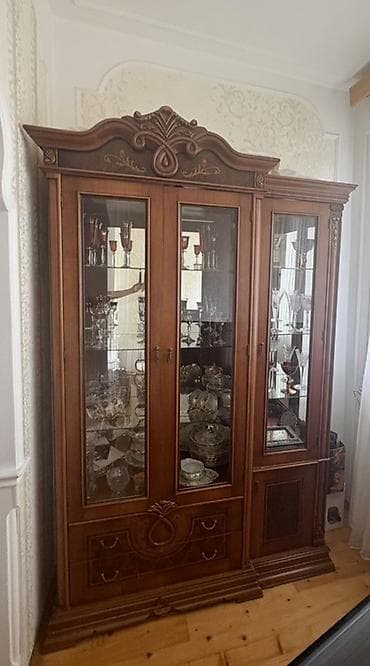 Klassik üslubda taxta bufet-vitrin - Material: keyfiyyətli masiv ağac — 1