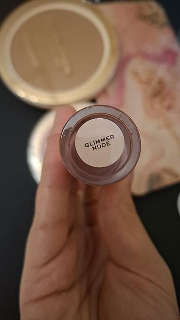 bomba: Pomada Makeup Revolution Yeni — 2