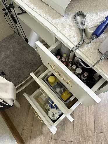 dırnaq stulu: Manikür ustası üçün tam təchizatlı iş dəsti Tərkib: - Manikür masası — 2