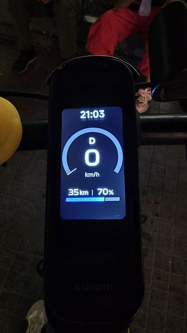 cd disk: Elektrik skuter – Xiaomi 6 uktra(sarı-qara) Xüsusiyyətlər: Sürətli — 4