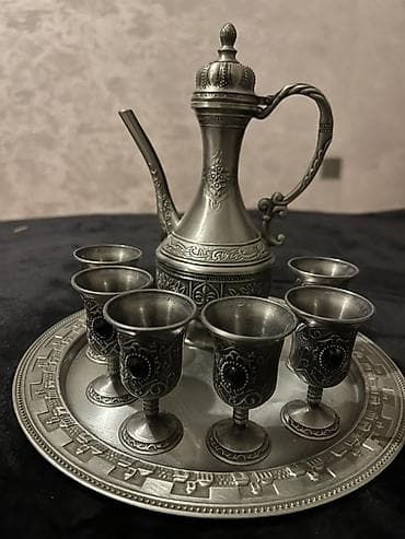 daş kubik: Məhsul: Şərab/likör servisi üçün dekorativ metal dəst Təsvir: - Şərq — 1