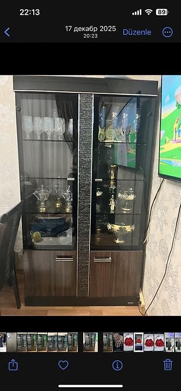 Şüşəli dolab vitrini, Ünvandan götürmə