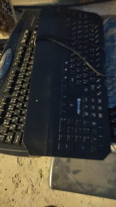 hp rtl8821ce: Masaüstü kompüter sistem blokları dəsti biri 50 Klaviatura üstündə - — 2