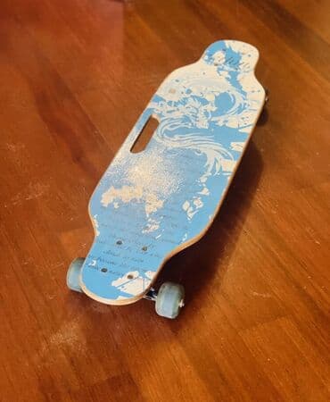 Əlcəklər: Skateboard yaxşı vəziyyətdə. Az istifade olunub — 1