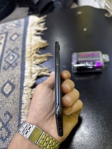 Apple iPhone: IPhone 7, Qara — 4