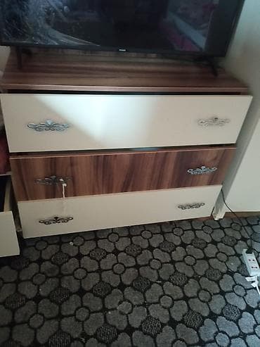 Yataq otağı mebel dəsti - Güzgülü sürgülü qapılı şkaf: Bir tərəfi tam