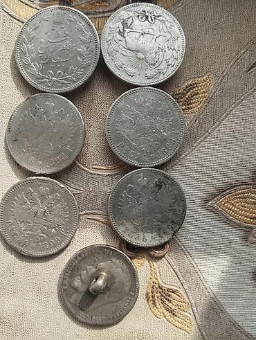 İncəsənət və kolleksiyalar: Kolleksiya üçün köhnə gümüş pullar dəsti Tərkib: - Bir neçə 1 rubl — 1