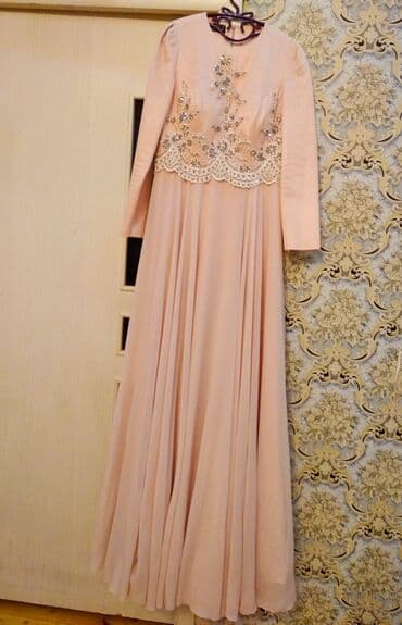 Ziyafət geyimi. 1 dəfə nişanda geyinilib. Təptəzədir. Yuxarı hissəsi