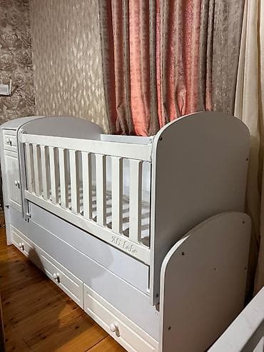 Beşiklər: Oğlan və qız üçün, İşlənmiş, Dördbucaq, Beşik, Matras ilə, Yellənmə mexanizmsiz — 3