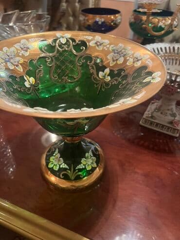 konfetlər: Böyük dekorativ şirniyyat/menin qabı – yaşıl şüşədən, ayaqlı — 1