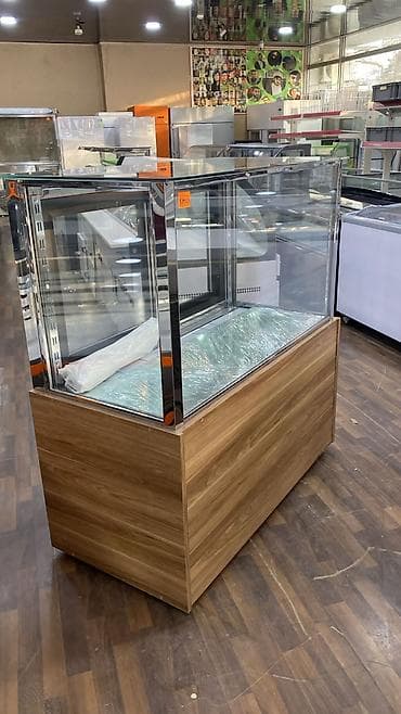 Vitrin soyuducu – şüşəli ön və yan panellər, üstü şüşə, paslanmayan