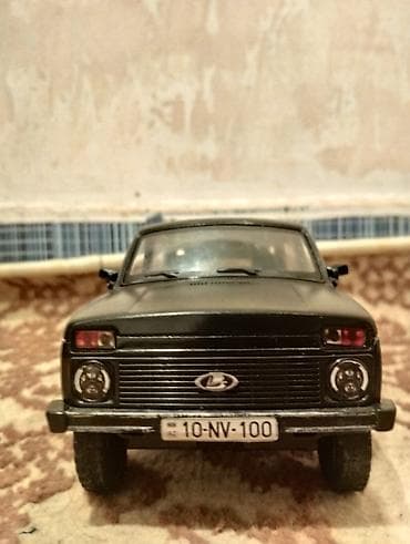 Model avtomobil – Lada Niva (VAZ 2121) miqyası 1:24-dür