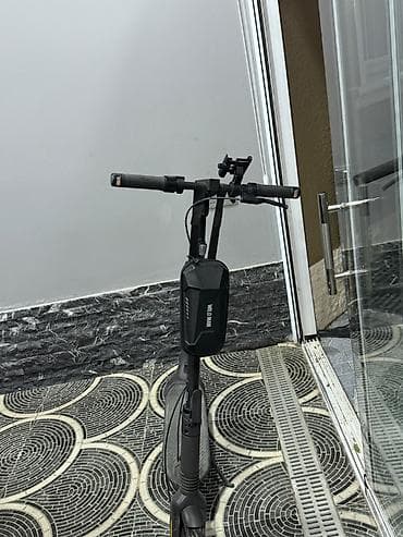 ninebot g30: İşlənmiş Elektrik samokat 10", 501 - 750 Vt, 26 - 35 km/s, Ünvandan götürmə — 1