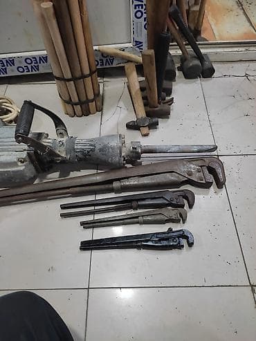 generator kreditle: Sənaye və santexnika alətləri dəsti. heresinin oz qiymeti var - — 1