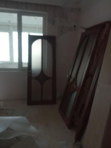 Məhsul: Daxili qapılar, laminat döşəmə taxtaları və PVC balkon