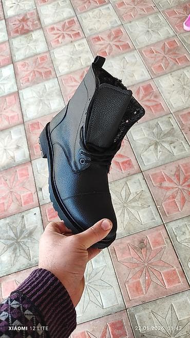 botlar: Qış üçün isti iş çəkmələri - Material: qalın, möhkəm qara dəriyə — 9