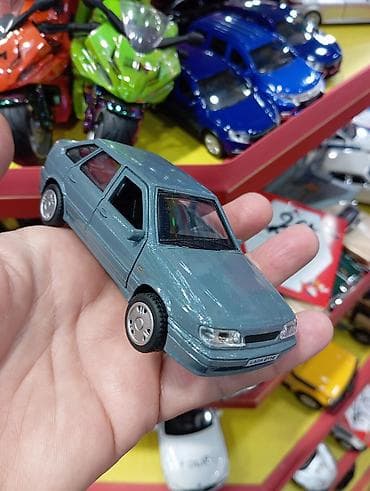 güldanlar: LADA 2114 metal model avtomobil - Miqyas: təxmini 1:32–1:36 (ovuc — 1