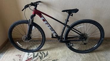 velosiped kameri: Trek Marlin seriyası dağ velosipedi 1600 manata Iki Təkər dükanında — 1