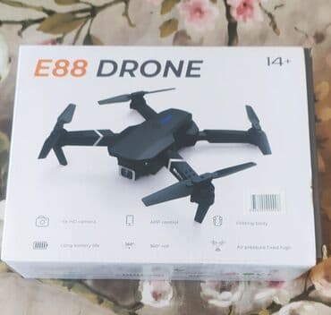Другое для спорта и отдыха: E88 dronu qara rəngdə, qatlana bilən dizaynı və dörd pərvanəsi ilə — 1