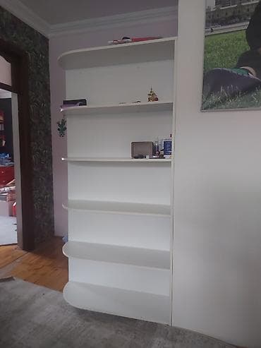 divar refleri: Ağ rəngdə qonaq otağı üçün mebel dəsti Tərkibi: - TV stendi: aşağı — 1