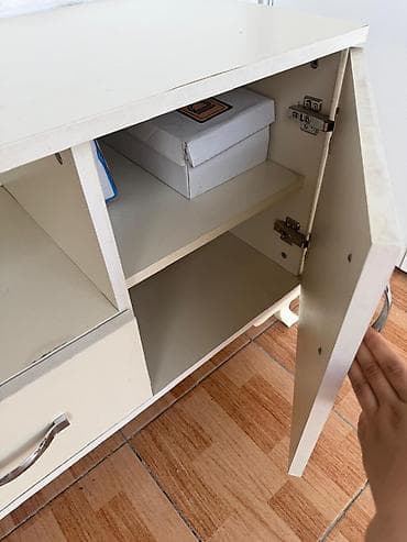 sederek televizor satisi: Düz TV altlığı, Polkalı, Laminat — 4