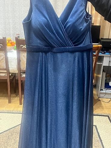 Tünd mavı rəngdə, maxi uzunluqda zərif ziyafət/gecə geyimi. - Parça