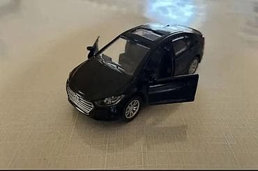 mini disk: Metal oyuncaq avtomobil – ağ rəngli ofroud SUV modeli (miniatura). - — 7